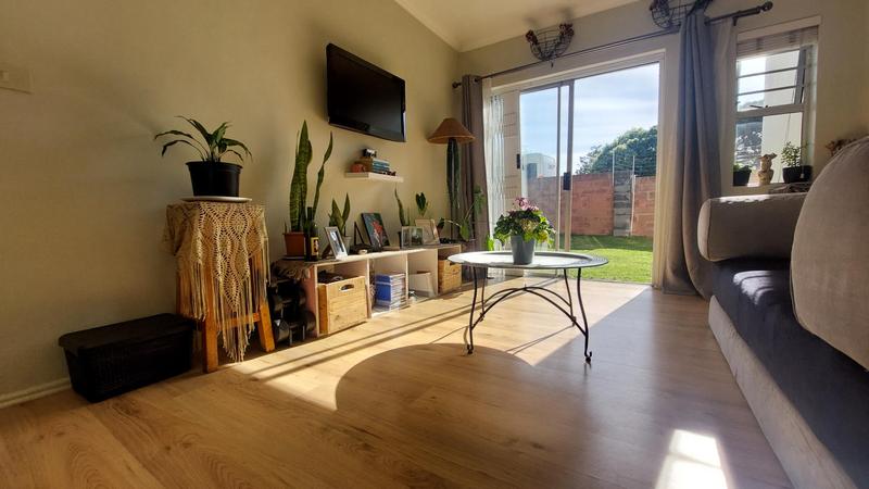 1 Bedroom Property for Sale in Oakglen Western Cape